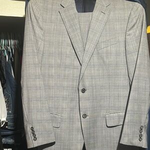 Light Gray Textured Suit Jacket with Notched Lapel